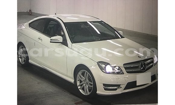 Sayi Imported Mercedes-Benz 190 White Mota in Import - Dubai a Burkina Faso Sayi Imported Mercedes-Benz 190 White Mota in Import - Dubai a Burkina Faso
