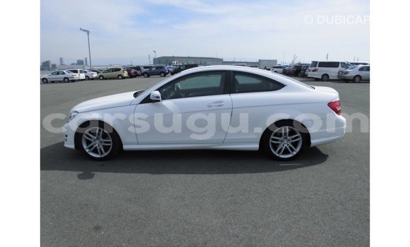 Sayi Imported Mercedes-Benz 190 White Mota in Import - Dubai a Burkina Faso Sayi Imported Mercedes-Benz 190 White Mota in Import - Dubai a Burkina Faso