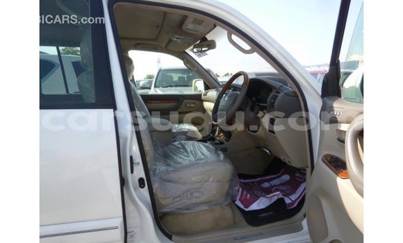 Sayi Imported Toyota Land Cruiser White Mota in Import - Dubai a Burkina Faso Sayi Imported Toyota Land Cruiser White Mota in Import - Dubai a Burkina Faso