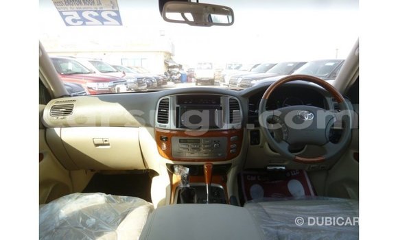 Sayi Imported Toyota Land Cruiser White Mota in Import - Dubai a Burkina Faso Sayi Imported Toyota Land Cruiser White Mota in Import - Dubai a Burkina Faso