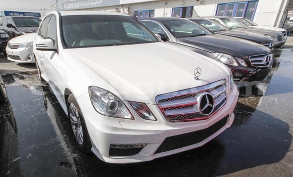 Sayi Imported Mercedes-Benz 200 White Mota in Import - Dubai a Burkina Faso Sayi Imported Mercedes-Benz 200 White Mota in Import - Dubai a Burkina Faso