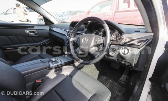 Sayi Imported Mercedes-Benz 200 White Mota in Import - Dubai a Burkina Faso Sayi Imported Mercedes-Benz 200 White Mota in Import - Dubai a Burkina Faso