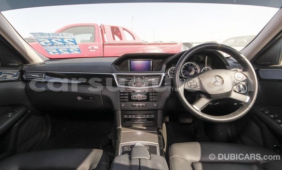 Sayi Imported Mercedes-Benz 200 White Mota in Import - Dubai a Burkina Faso Sayi Imported Mercedes-Benz 200 White Mota in Import - Dubai a Burkina Faso