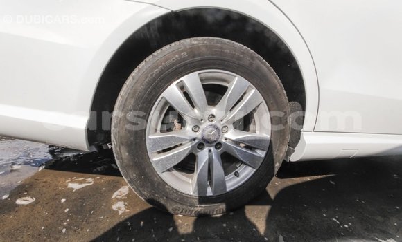 Sayi Imported Mercedes-Benz 200 White Mota in Import - Dubai a Burkina Faso Sayi Imported Mercedes-Benz 200 White Mota in Import - Dubai a Burkina Faso