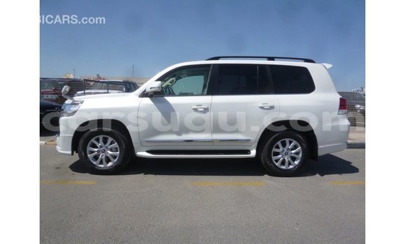 Sayi Imported Toyota Land Cruiser White Mota in Import - Dubai a Burkina Faso Sayi Imported Toyota Land Cruiser White Mota in Import - Dubai a Burkina Faso