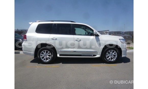 Sayi Imported Toyota Land Cruiser White Mota in Import - Dubai a Burkina Faso Sayi Imported Toyota Land Cruiser White Mota in Import - Dubai a Burkina Faso