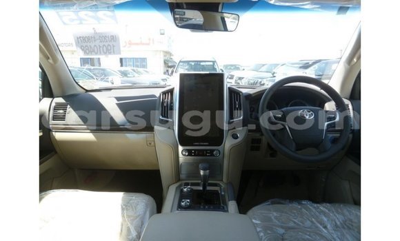 Sayi Imported Toyota Land Cruiser White Mota in Import - Dubai a Burkina Faso Sayi Imported Toyota Land Cruiser White Mota in Import - Dubai a Burkina Faso