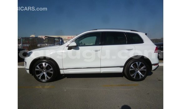 Sayi Imported Volkswagen Touareg White Mota in Import - Dubai a Burkina Faso Sayi Imported Volkswagen Touareg White Mota in Import - Dubai a Burkina Faso