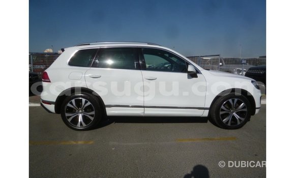 Sayi Imported Volkswagen Touareg White Mota in Import - Dubai a Burkina Faso Sayi Imported Volkswagen Touareg White Mota in Import - Dubai a Burkina Faso