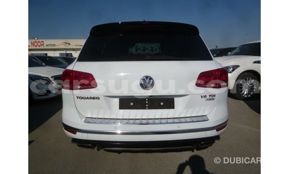 Sayi Imported Volkswagen Touareg White Mota in Import - Dubai a Burkina Faso Sayi Imported Volkswagen Touareg White Mota in Import - Dubai a Burkina Faso