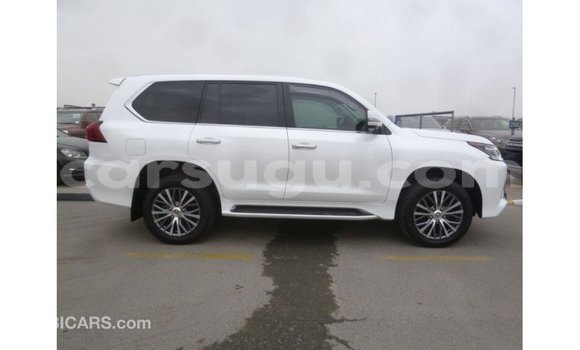 Sayi Imported Lexus LX White Mota in Import - Dubai a Burkina Faso Sayi Imported Lexus LX White Mota in Import - Dubai a Burkina Faso