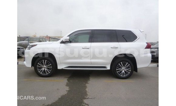 Sayi Imported Lexus LX White Mota in Import - Dubai a Burkina Faso Sayi Imported Lexus LX White Mota in Import - Dubai a Burkina Faso