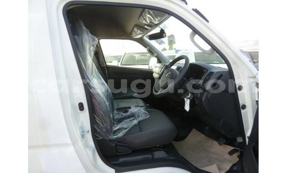 Sayi Imported Toyota Hiace White Mota in Import - Dubai a Burkina Faso Sayi Imported Toyota Hiace White Mota in Import - Dubai a Burkina Faso