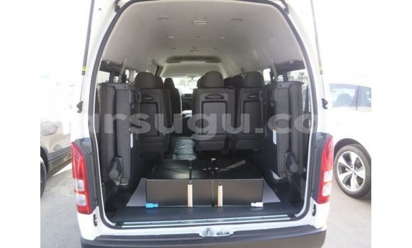 Sayi Imported Toyota Hiace White Mota in Import - Dubai a Burkina Faso Sayi Imported Toyota Hiace White Mota in Import - Dubai a Burkina Faso