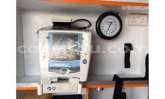 Acheter Import Voiture Toyota Hiace Blanc à Import - Dubai, Burkina-Faso Acheter Import Voiture Toyota Hiace Blanc à Import - Dubai, Burkina-Faso