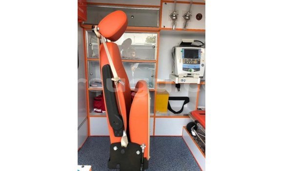 Acheter Import Voiture Toyota Hiace Blanc à Import - Dubai, Burkina-Faso Acheter Import Voiture Toyota Hiace Blanc à Import - Dubai, Burkina-Faso