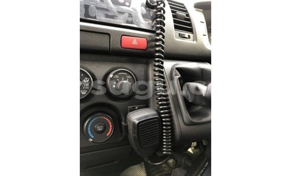 Acheter Import Voiture Toyota Hiace Blanc à Import - Dubai, Burkina-Faso Acheter Import Voiture Toyota Hiace Blanc à Import - Dubai, Burkina-Faso