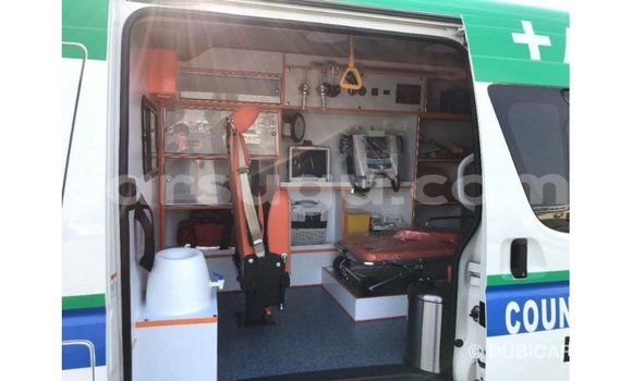 Sayi Imported Toyota Hiace White Mota in Import - Dubai a Burkina Faso Sayi Imported Toyota Hiace White Mota in Import - Dubai a Burkina Faso