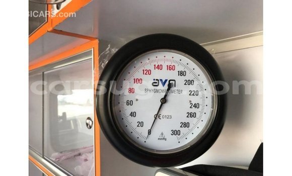 Sayi Imported Toyota Hiace White Mota in Import - Dubai a Burkina Faso Sayi Imported Toyota Hiace White Mota in Import - Dubai a Burkina Faso