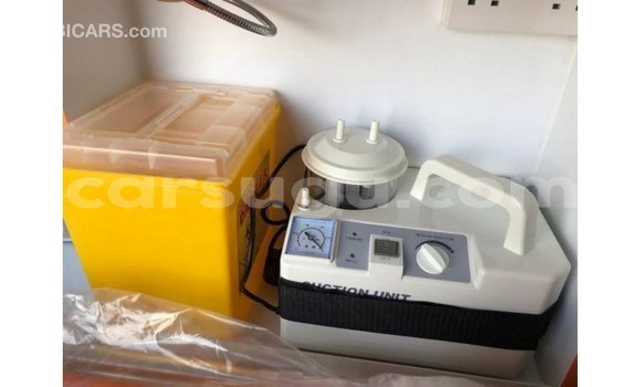 Sayi Imported Toyota Hiace White Mota in Import - Dubai a Burkina Faso Sayi Imported Toyota Hiace White Mota in Import - Dubai a Burkina Faso