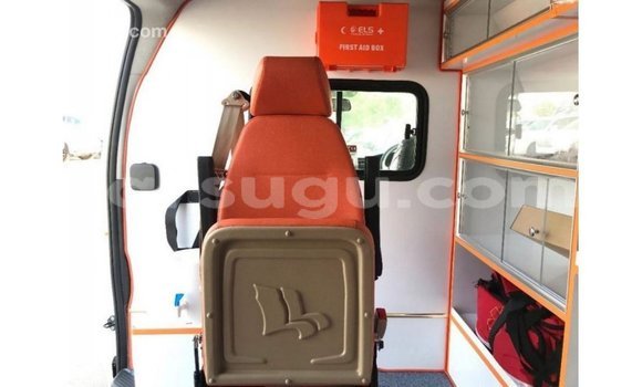 Sayi Imported Toyota Hiace White Mota in Import - Dubai a Burkina Faso Sayi Imported Toyota Hiace White Mota in Import - Dubai a Burkina Faso