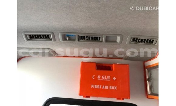 Sayi Imported Toyota Hiace White Mota in Import - Dubai a Burkina Faso Sayi Imported Toyota Hiace White Mota in Import - Dubai a Burkina Faso