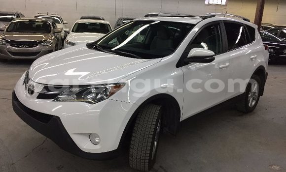 Acheter Occasion Voiture Toyota RAV4 Blanc à Ouagadougou, Burkina-Faso Acheter Occasion Voiture Toyota RAV4 Blanc à Ouagadougou, Burkina-Faso