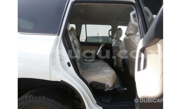 Acheter Import Voiture Toyota Prado Blanc à Import - Dubai, Burkina-Faso Acheter Import Voiture Toyota Prado Blanc à Import - Dubai, Burkina-Faso