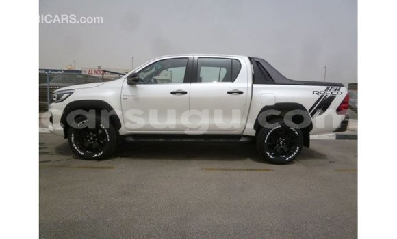 Acheter Import Voiture Toyota Hilux Blanc à Import - Dubai, Burkina-Faso Acheter Import Voiture Toyota Hilux Blanc à Import - Dubai, Burkina-Faso