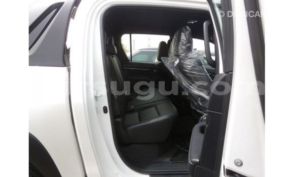 Acheter Import Voiture Toyota Hilux Blanc à Import - Dubai, Burkina-Faso Acheter Import Voiture Toyota Hilux Blanc à Import - Dubai, Burkina-Faso