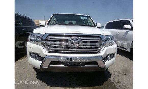 Sayi Imported Toyota Land Cruiser White Mota in Import - Dubai a Burkina Faso Sayi Imported Toyota Land Cruiser White Mota in Import - Dubai a Burkina Faso