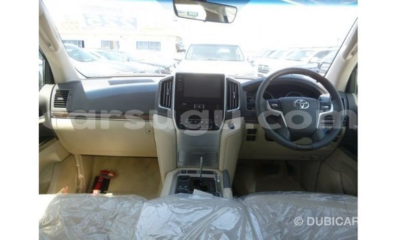 Sayi Imported Toyota Land Cruiser White Mota in Import - Dubai a Burkina Faso Sayi Imported Toyota Land Cruiser White Mota in Import - Dubai a Burkina Faso