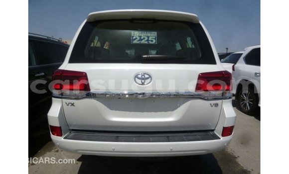 Sayi Imported Toyota Land Cruiser White Mota in Import - Dubai a Burkina Faso Sayi Imported Toyota Land Cruiser White Mota in Import - Dubai a Burkina Faso