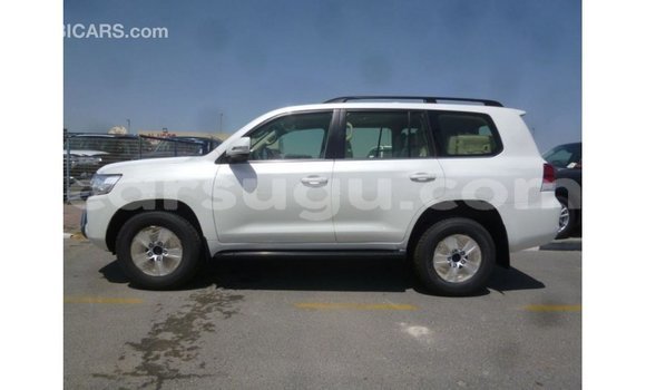 Sayi Imported Toyota Land Cruiser White Mota in Import - Dubai a Burkina Faso Sayi Imported Toyota Land Cruiser White Mota in Import - Dubai a Burkina Faso