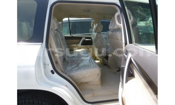 Sayi Imported Toyota Land Cruiser White Mota in Import - Dubai a Burkina Faso Sayi Imported Toyota Land Cruiser White Mota in Import - Dubai a Burkina Faso