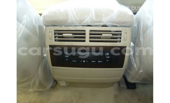 Sayi Imported Toyota Land Cruiser White Mota in Import - Dubai a Burkina Faso Sayi Imported Toyota Land Cruiser White Mota in Import - Dubai a Burkina Faso