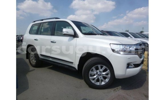 Sayi Imported Toyota Land Cruiser White Mota in Import - Dubai a Burkina Faso Sayi Imported Toyota Land Cruiser White Mota in Import - Dubai a Burkina Faso
