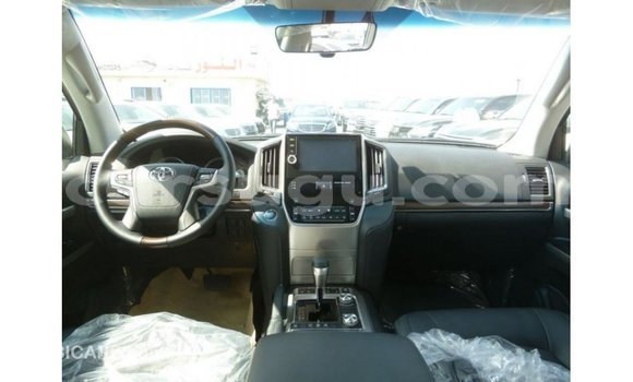 Sayi Imported Toyota Land Cruiser White Mota in Import - Dubai a Burkina Faso Sayi Imported Toyota Land Cruiser White Mota in Import - Dubai a Burkina Faso