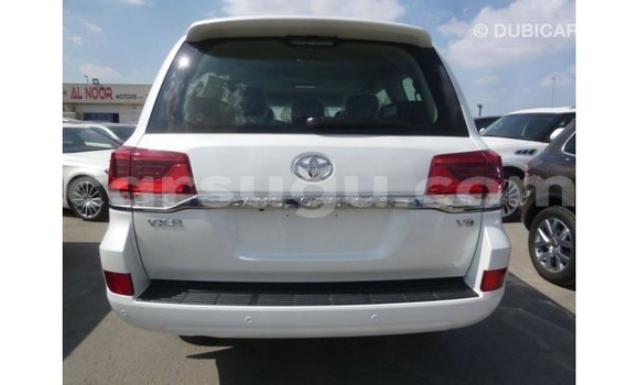 Sayi Imported Toyota Land Cruiser White Mota in Import - Dubai a Burkina Faso Sayi Imported Toyota Land Cruiser White Mota in Import - Dubai a Burkina Faso