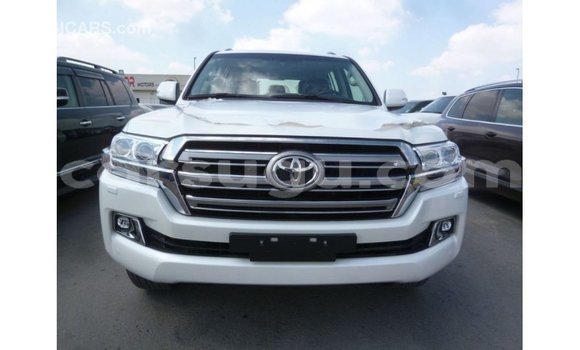 Sayi Imported Toyota Land Cruiser White Mota in Import - Dubai a Burkina Faso Sayi Imported Toyota Land Cruiser White Mota in Import - Dubai a Burkina Faso