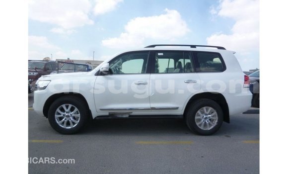 Sayi Imported Toyota Land Cruiser White Mota in Import - Dubai a Burkina Faso Sayi Imported Toyota Land Cruiser White Mota in Import - Dubai a Burkina Faso