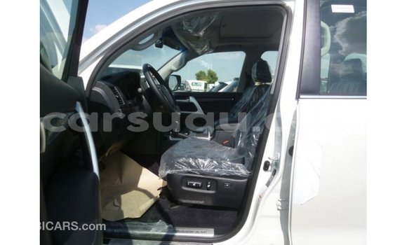 Sayi Imported Toyota Land Cruiser White Mota in Import - Dubai a Burkina Faso Sayi Imported Toyota Land Cruiser White Mota in Import - Dubai a Burkina Faso