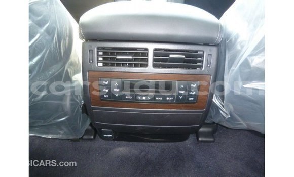Sayi Imported Toyota Land Cruiser White Mota in Import - Dubai a Burkina Faso Sayi Imported Toyota Land Cruiser White Mota in Import - Dubai a Burkina Faso