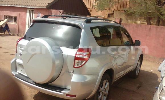 Acheter Neuf Voiture Toyota RAV4 Gris à Ouagadougou, Burkina-Faso Acheter Neuf Voiture Toyota RAV4 Gris à Ouagadougou, Burkina-Faso