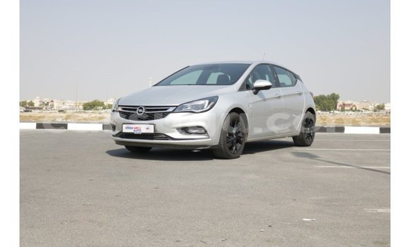 Acheter Import Voiture Opel Astra Blanc à Import - Dubai, Burkina-Faso