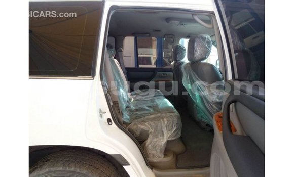 Acheter Import Voiture Toyota Land Cruiser Blanc à Import - Dubai, Burkina-Faso Acheter Import Voiture Toyota Land Cruiser Blanc à Import - Dubai, Burkina-Faso