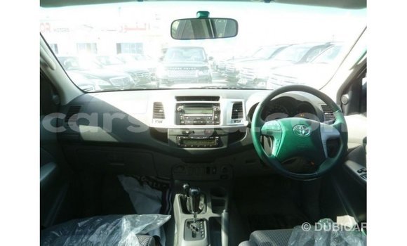 Sayi Imported Toyota Hilux White Mota in Import - Dubai a Burkina Faso Sayi Imported Toyota Hilux White Mota in Import - Dubai a Burkina Faso