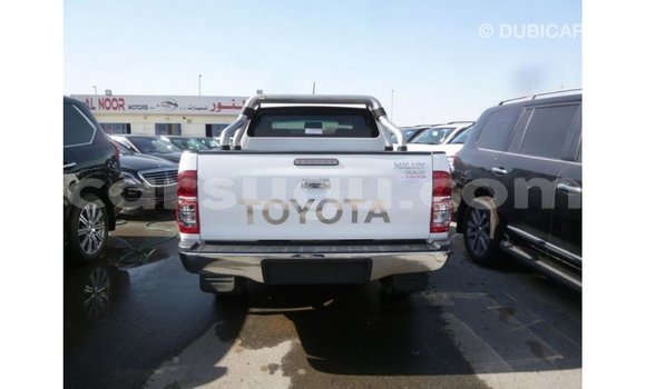 Sayi Imported Toyota Hilux White Mota in Import - Dubai a Burkina Faso Sayi Imported Toyota Hilux White Mota in Import - Dubai a Burkina Faso