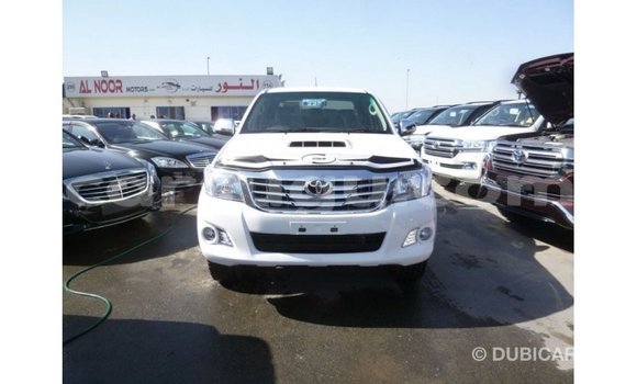 Sayi Imported Toyota Hilux White Mota in Import - Dubai a Burkina Faso Sayi Imported Toyota Hilux White Mota in Import - Dubai a Burkina Faso