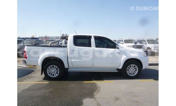 Sayi Imported Toyota Hilux White Mota in Import - Dubai a Burkina Faso Sayi Imported Toyota Hilux White Mota in Import - Dubai a Burkina Faso